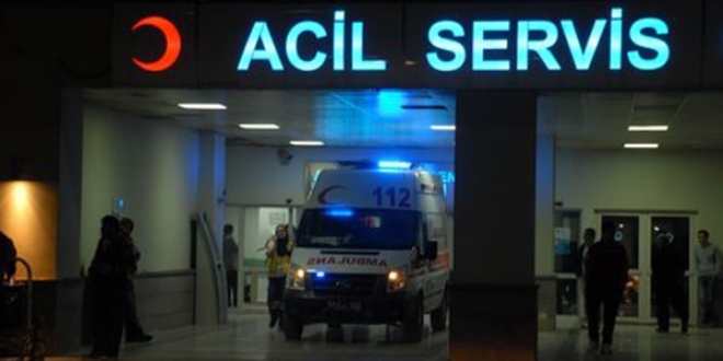 İzmir'de tur minibüsü devrildi: 5 yaralı