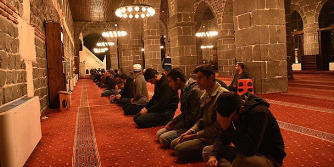 Diyarbakırlı gençler sabah namazında buluştu