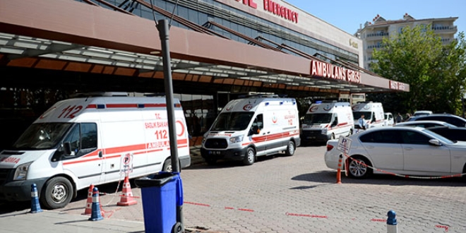 Sınırda zırhlı araç devrildi: 8 asker yaralandı