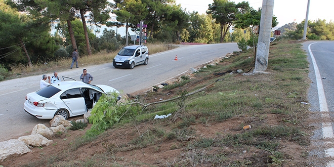 Adana'da trafik kazası: 1'i polis memuru, 2 yaralı