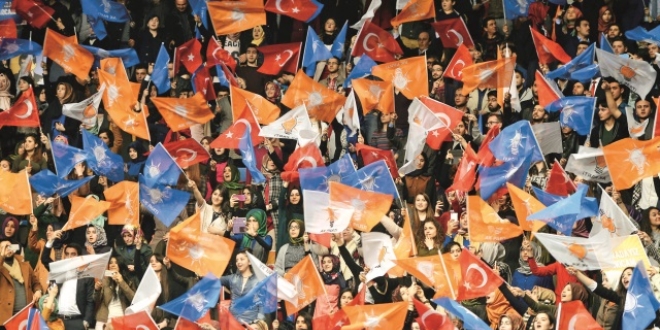 AK Parti'de kongrelerin yarısı tamam