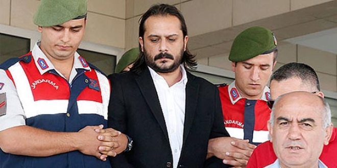 Yazar Emrah Serbes'e kötü haber