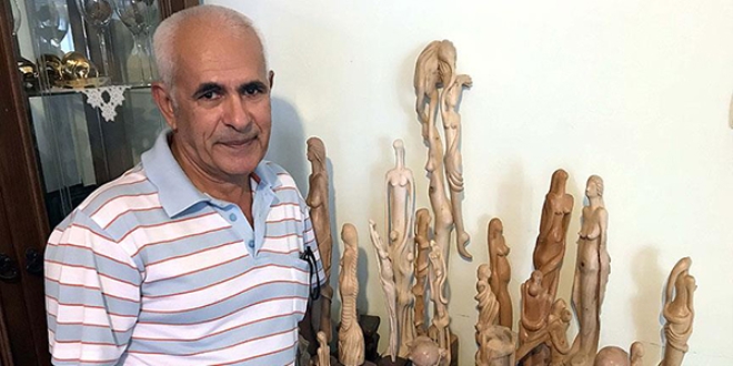 Ağaç parçalarını 14 yıldır sanat için topluyor