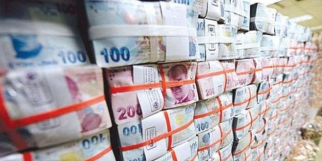 Hazine 8,2 milyar lira borçlandı