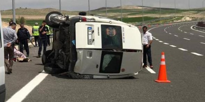 Tarım işçilerini taşıyan minibüs devrildi: 10 yaralı