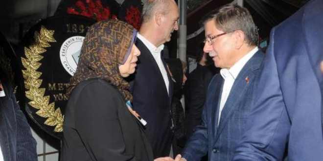 Ak Parti'li Günay'ın annesi Eskişehir'de toprağa verildi