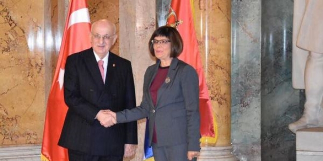 İsmail Kahraman'a Tuna Nehri'nde marş sürprizi