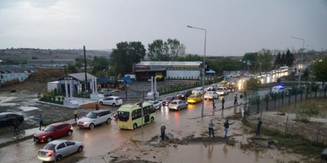 Tekirda'da etkili olan saanak hayat olumsuz etkiledi