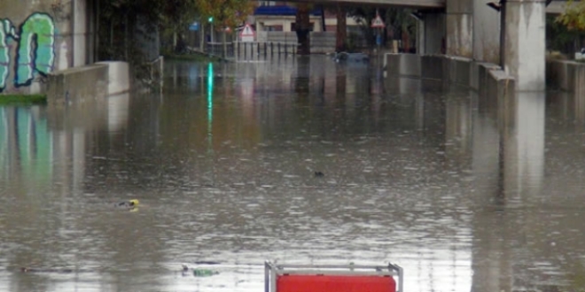 Muğla'da kuvvetli sağanak ulaşımı aksattı