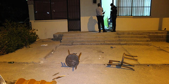 Darbedildiği iddia edilen kadını polis teselli etti