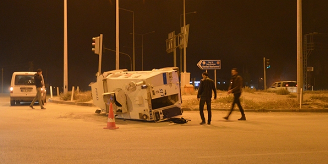 Ağrı'da zırhlı polis aracı devrildi: 1 polis yaralı