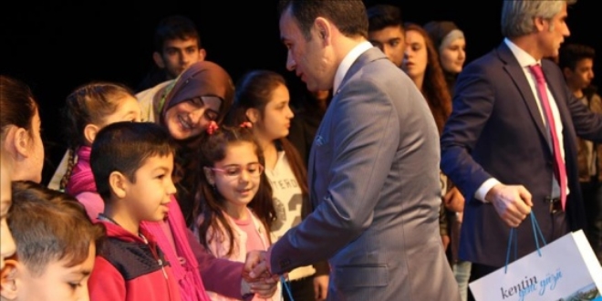 Görevlendirme yapılan belediyeden öğrencilere destek