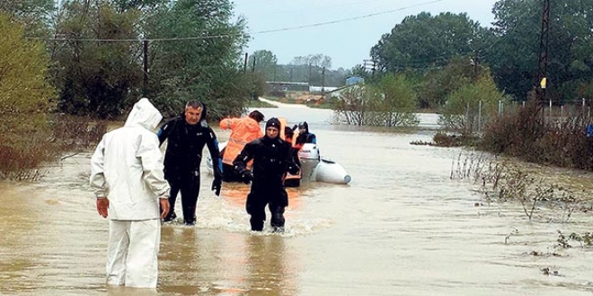 Sele kapılan askerin naaşı İzmir'e uğurlandı