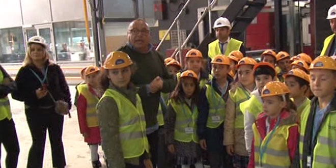 İlkokul öğrencileri, gazete baskı merkezini gezdi