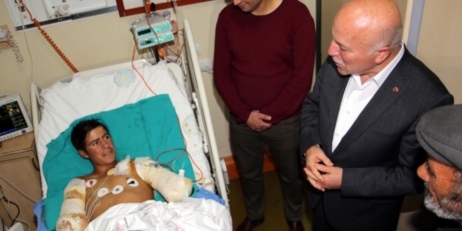 Belediye Başkanı'ndan elleri kesilen çobana destek
