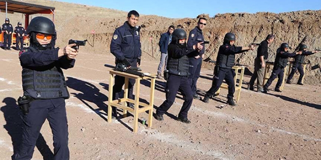 'Dünya'nın polisini eğittiler
