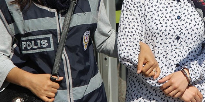 FETÖ'den aranan kadın yol kontrolünde yakalandı