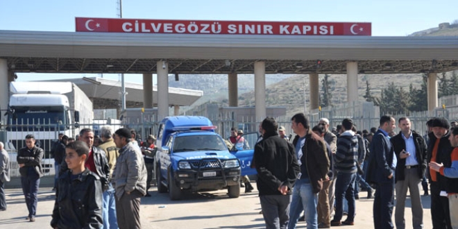 Cilvegözü Sınır Kapısı'nda yoğunluk sürüyor