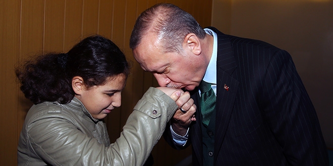 Görme engelli Tuğçe, Erdoğan'ı duygulandırdı