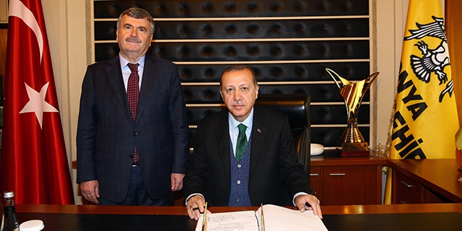 Erdoğan, Büyükşehir Belediye Başkanlığını ziyaret etti