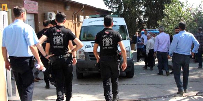Annesini öldürdü, kardeşini yaralayıp intihar etti