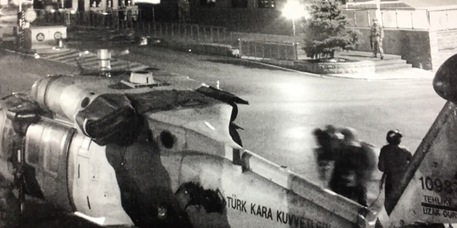Komutanların helikoptere bindirilme anlarının görüntüleri