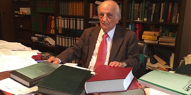 Prof. Dr. Fuat Sezgin'e 'Fahri Bilim Doktoru' unvanı