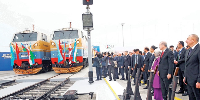 Dünyanın iki yakası 'demir ağ' ile birleşti