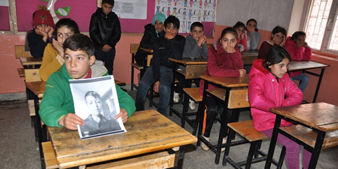 Ağacın altında kalarak ölen Eren'in sınıfında yas var