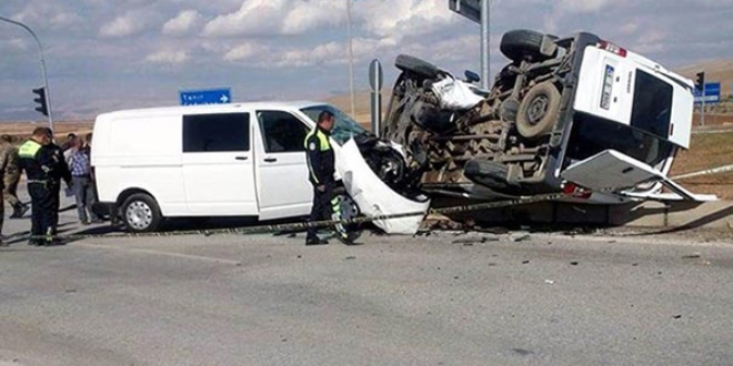 Afşin'de trafik kazası: 4'ü polis, 5 yaralı