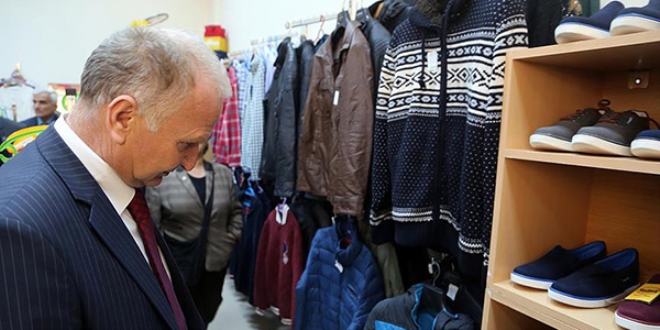 Üniversiteli öğrencilerin yüzünü 'Uni Butik' güldürecek