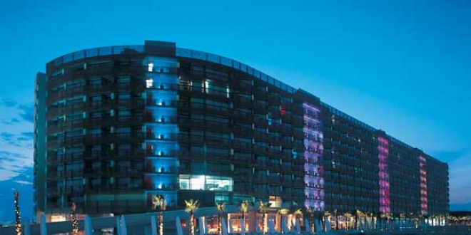Ünlü otel sahibine silahlı saldırı