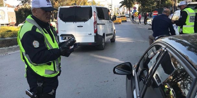 TÜVTÜRK, cam filmini 'ağır kusurlu' sayacak
