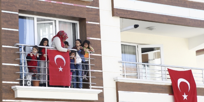 Hakkari'de şehit düşen Karaaslan'ın Bursa'daki evinde yas var