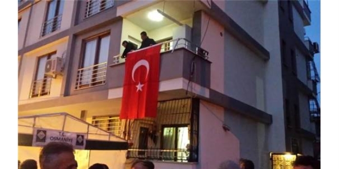Hakkari'de şehit düşen Karaca'nın Samsun'daki evinde yas var