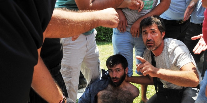 Adana'da camide 'üzerimde bomba var' diyen sanık tutuklandı