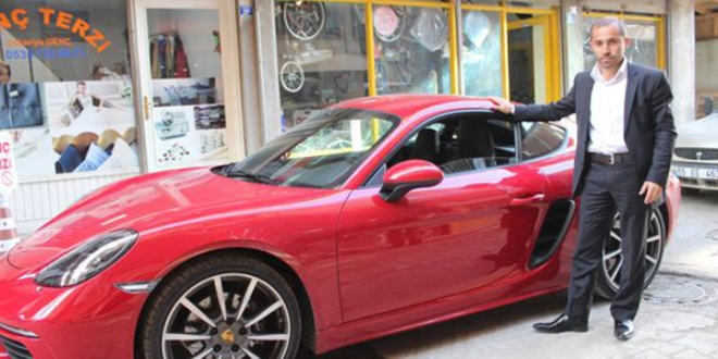 Yediği dondurmadan çıkan lüks otomobili aldı