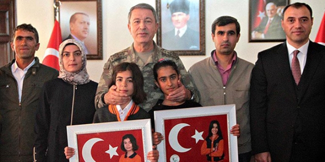 Akar'dan Türk bayrağını öpen çocuklara ödül