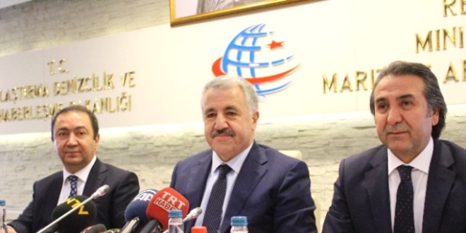 Bakan Arslan: Türk Telekom'un imza attığı herhangi bir borç yok