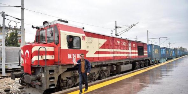 Bak-Tiflis-Kars treni Mersin'e 10 saat nce geldi