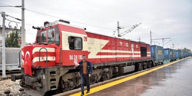Bakü-Tiflis-Kars treni Mersin'e 10 saat önce geldi