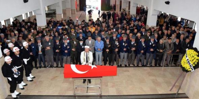 Kıbrıs gazisi, askeri törenle toprağa verildi