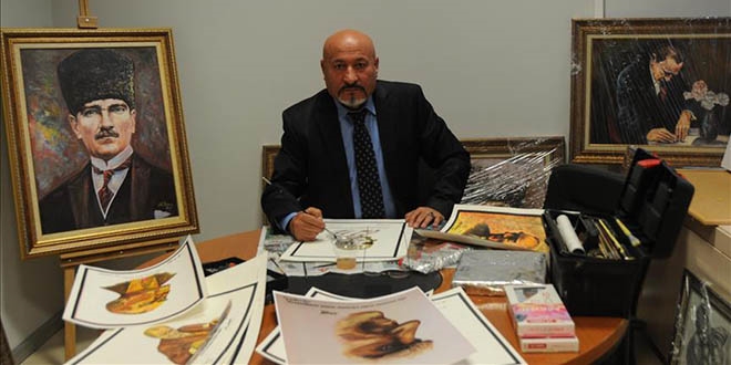 Eski polis memuru, Atatürk sevgisini tuvale yansıttı