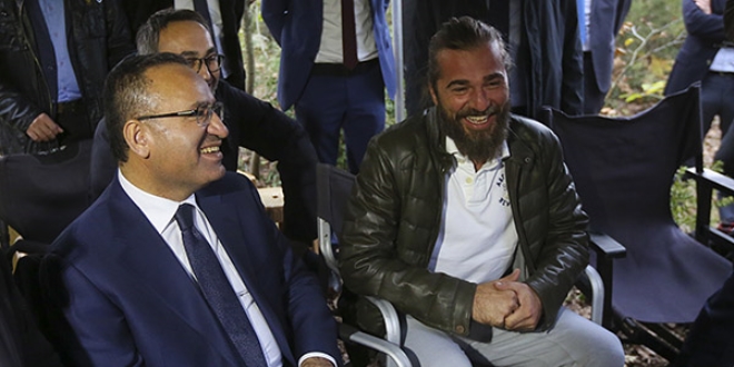 Bozdağ, 'Diriliş Ertuğrul' dizisinin setini ziyaret etti