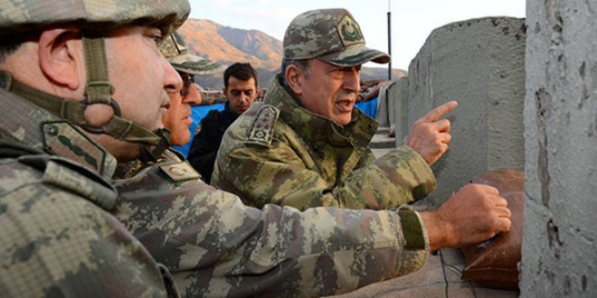 Akar ve komutanlar geceyi Dağlıca'da geçirdi