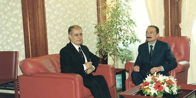 Sezer, anayasa kitapçığını neden fırlattığını ilk kez açıkladı.