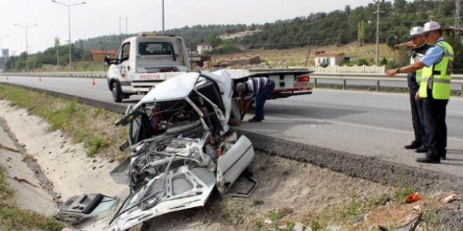Kütahya'da trafik kazası: 1 ölü, 3 yaralı