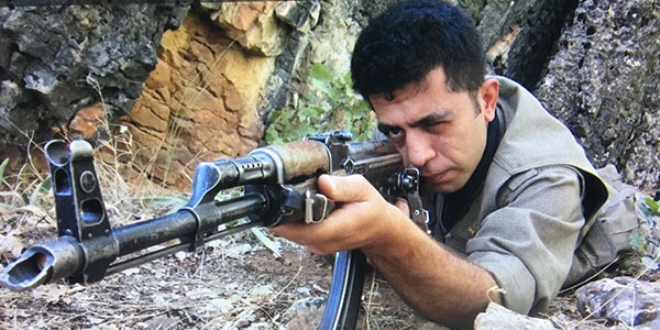 Polisi şehit eden teröristin dağdaki fotoğrafı ortaya çıktı
