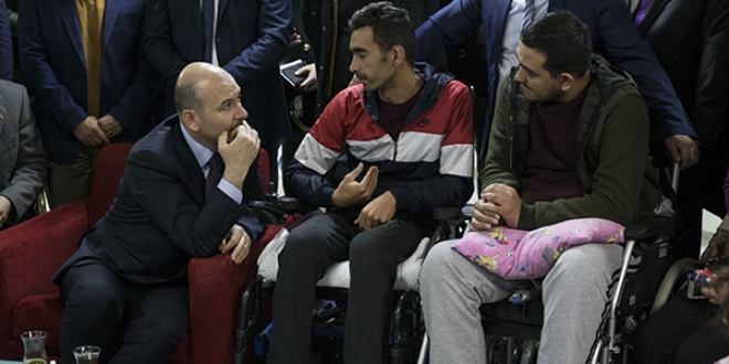 Bakan Soylu'dan darbedilen gazilere ziyaret