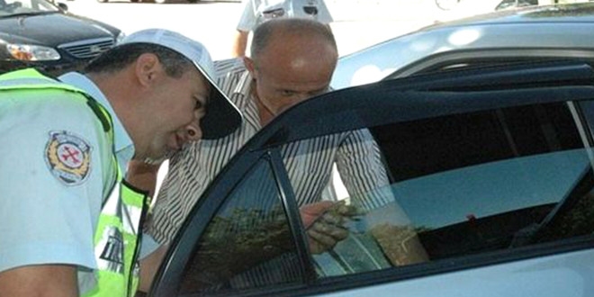 Cam filmi sökülmeyen araç trafikten men edilecek!